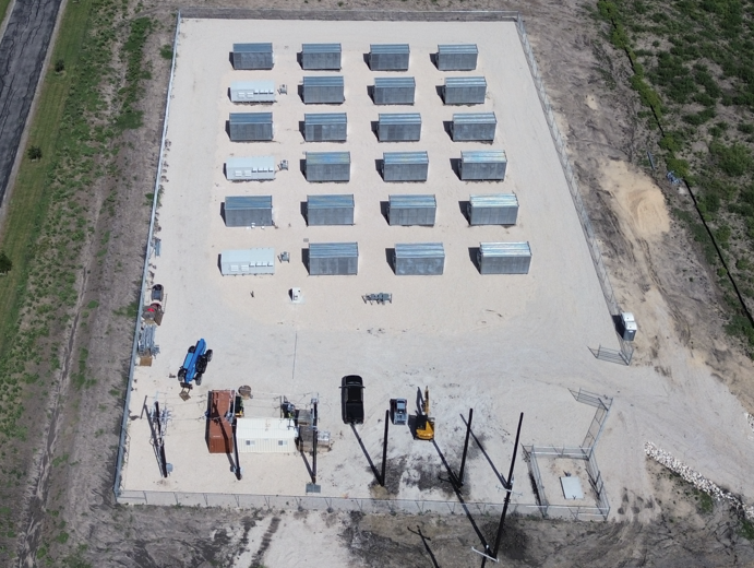 Aerial view of battery storage cabinets at B2U’s Bexar Martinez site