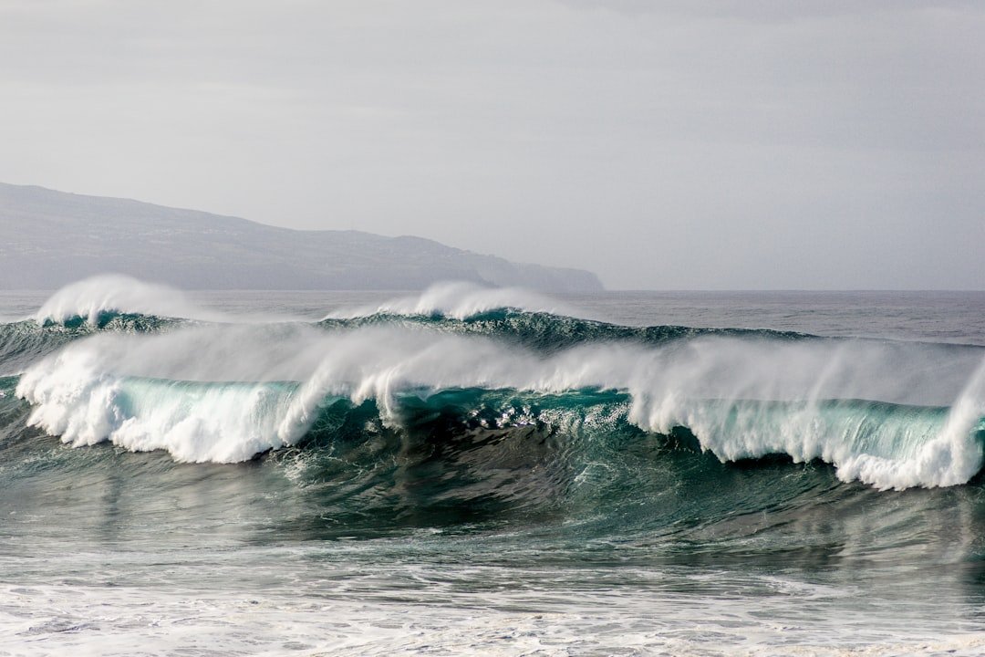 Turbulent ocean water and breaking waves