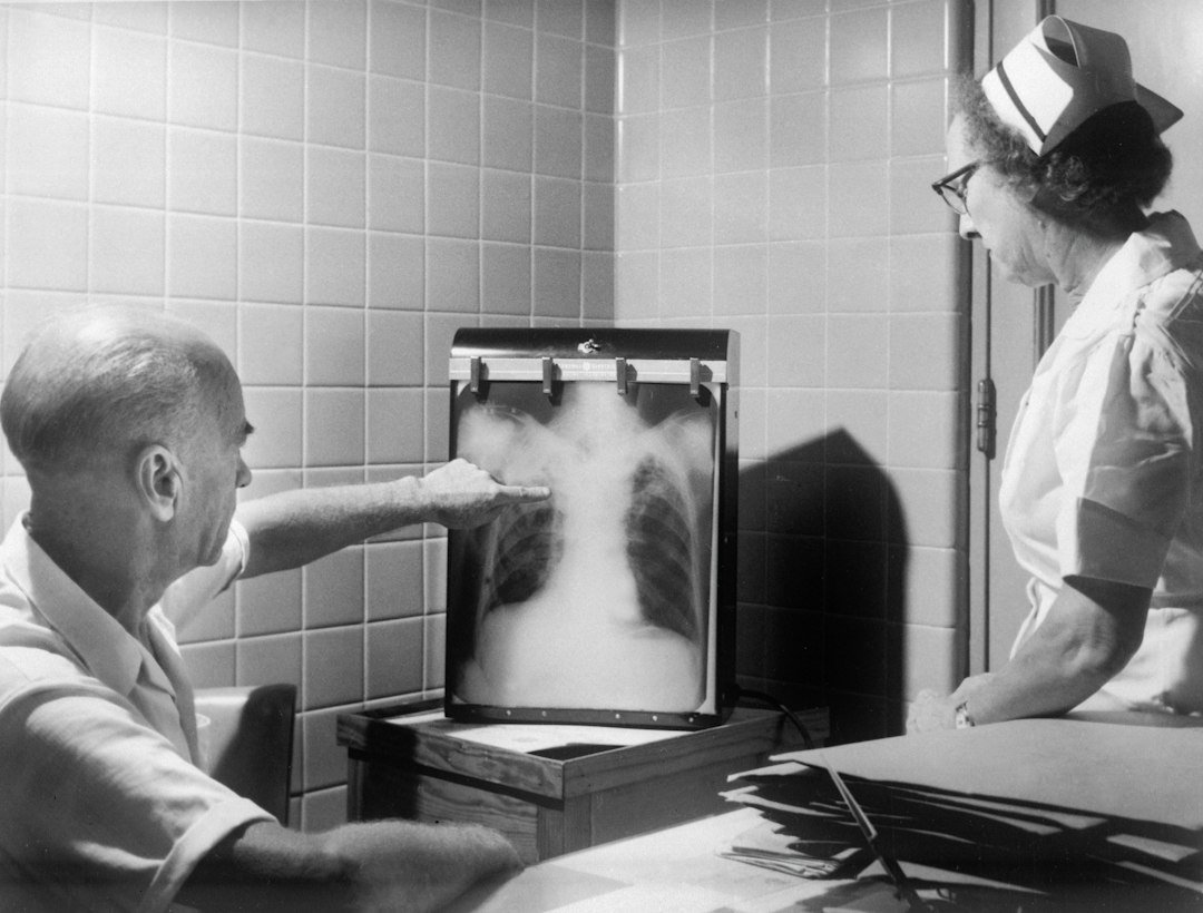 Historical medical staff examining an X-ray; contextual image, not from the ageing study.