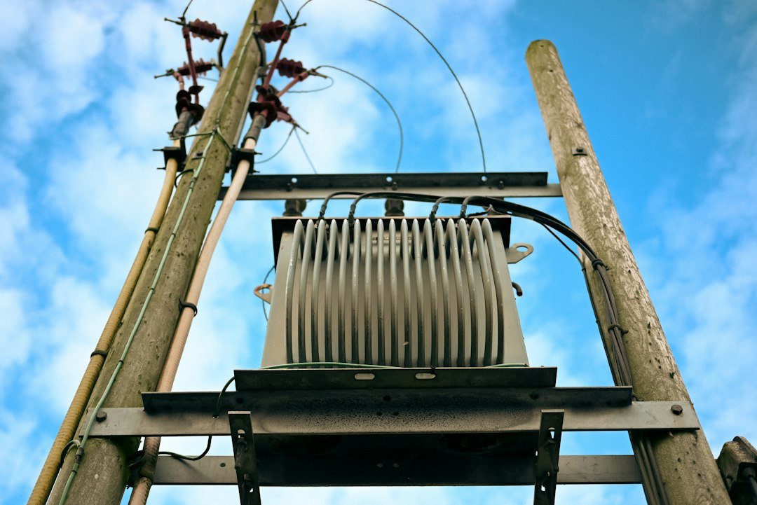 Power transformer and high-voltage grid equipment